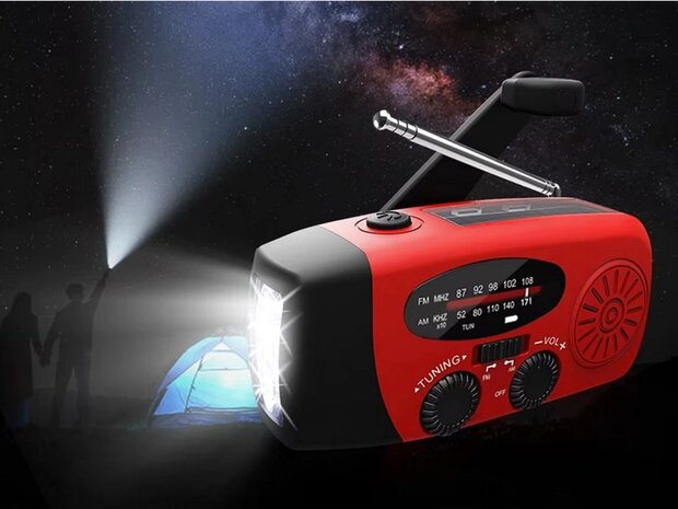 Noodradio opgeladen met een slinger, zonnepaneel of USB
